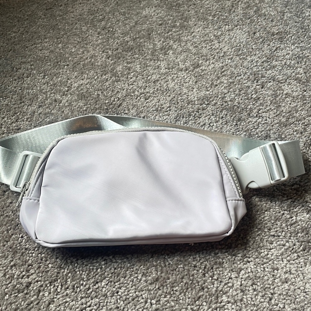 Pink Lily adjustable belt bag!